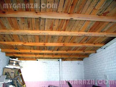 Деревянная крыша гаража из обрезной доски